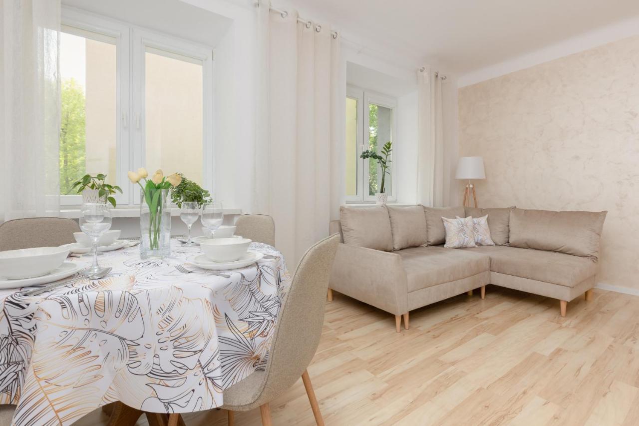 Bright Apartment Wola Near Metro Station By Noclegi Renters 华沙 外观 照片