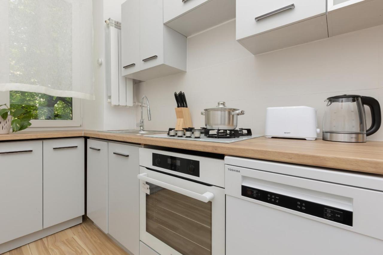 Bright Apartment Wola Near Metro Station By Noclegi Renters 华沙 外观 照片