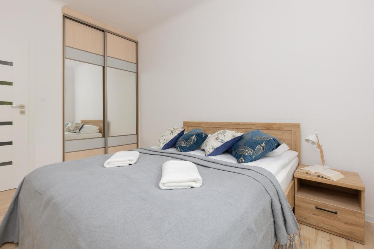 Bright Apartment Wola Near Metro Station By Noclegi Renters 华沙 外观 照片