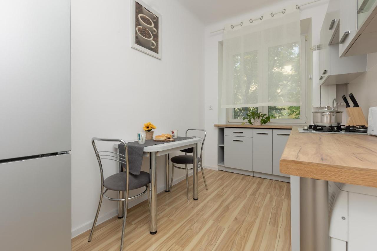 Bright Apartment Wola Near Metro Station By Noclegi Renters 华沙 外观 照片