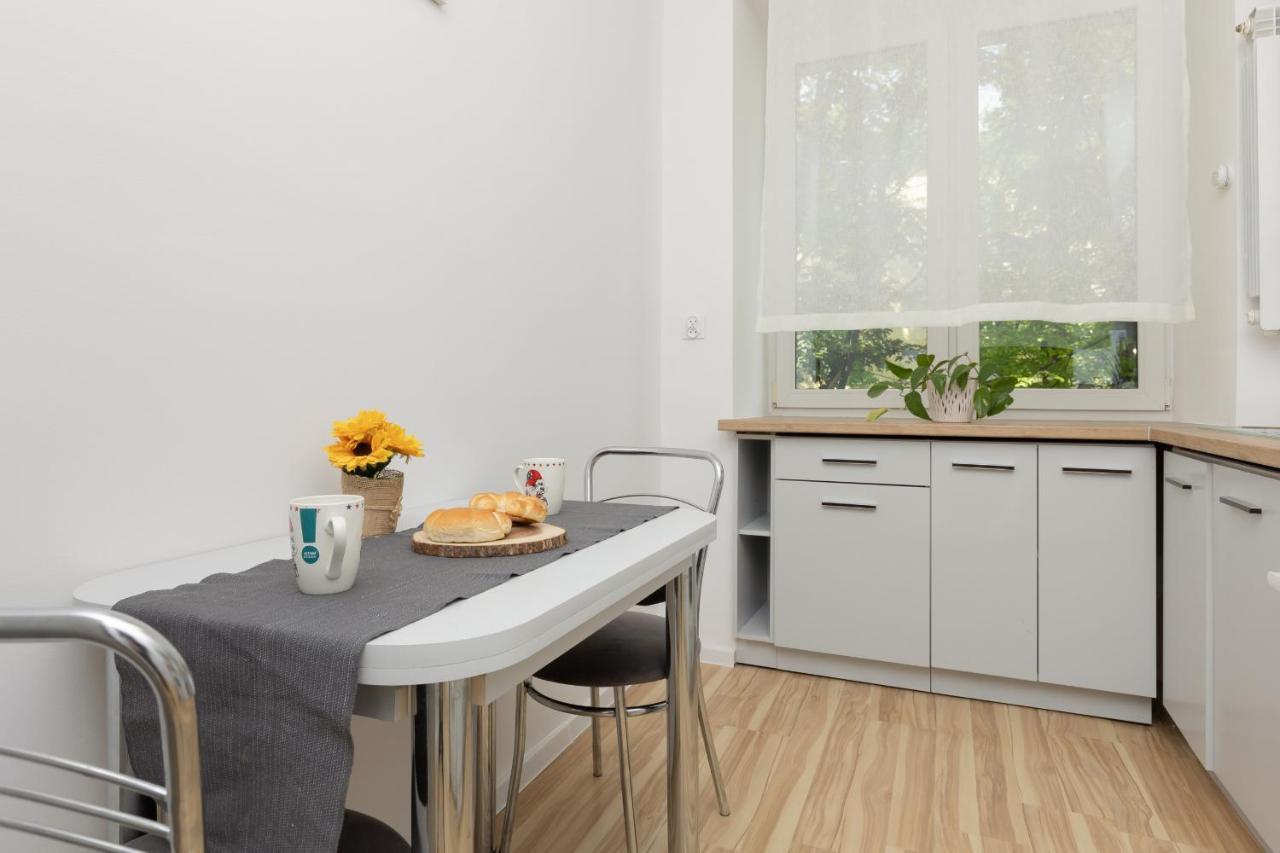 Bright Apartment Wola Near Metro Station By Noclegi Renters 华沙 外观 照片